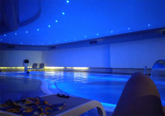 游泳池水質(zhì)發(fā)綠，該怎么處理？